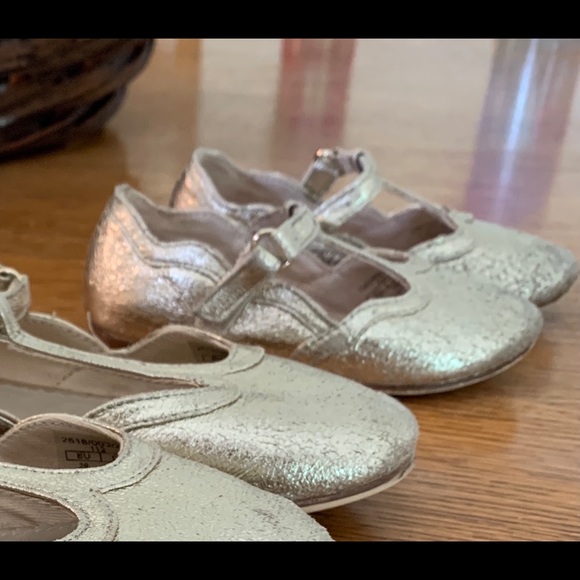 Zara Baby Girls Gold T Strap Flats sz 21/ 5 - Picture 6 of 7